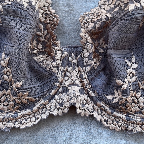Wacoal Embrace Lace Underwire Bra 65191, Size 34DD - Picture 4 of 14